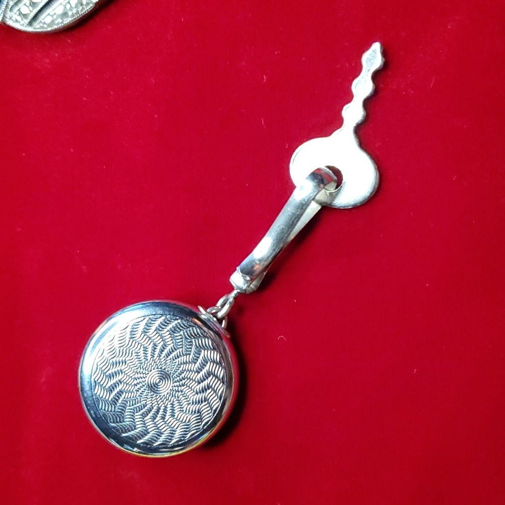 Ketcham McDougall - Retractable Key Brooch - Pin Fob Holder - Vintage